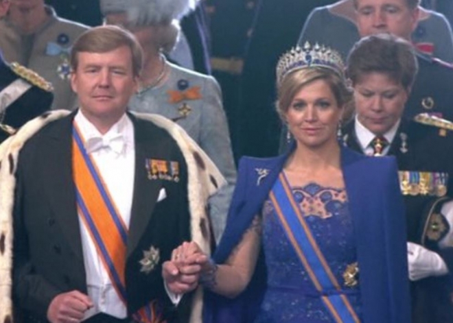 지난 2013년 즉위식에서의 빌럼알렉산더르 네덜란드 국왕과 왕비 막시마의 모습. 영국 BBC 동영상 캡처 