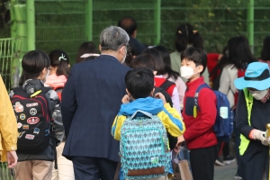 비수도권 오늘부터 전교생 매일 등교… 서울은 초1학년만