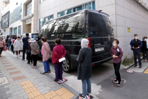 “무료 독감 백신맞고 사망한 17세 남성, 기저질환 없어”