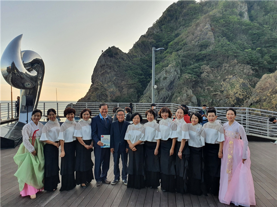 120주년 기념 ‘독도의 날’ 기념 공동행사에서 유용 의원(왼쪽에서 다섯번째)