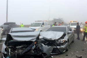 [포토] 안개 낀 서해안고속도로 차량 10여대 추돌사고