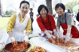 ㎏당 8000원 ‘랜선 배추김치’… 올가을 ‘金장金치’ 걱정은 뚝!
