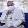마스크 처음 쓰고 나타난 교황