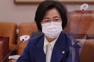 추미애·조국,  ‘공개 비판’ 검사 협공 “검찰 개혁만이 답”