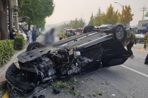 폐지손수레 끌던 80대 치고 전복…4명 사상에도 “기억 안 나”