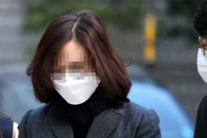 정경심 재판, 마지막까지 ‘표창장 사본’ ‘포렌식 보고서’ 놓고 열띤 공방(종합)