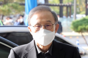 이명박 동부구치소 집단감염에 형 집행정지 신청…불허