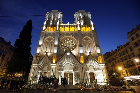 ‘참수 테러’ 벌어진 프랑스 니스의 노트르담 대성당