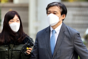 조국 “정경심 ‘반일 테마주’ 투자? 수익 37만원…檢 얍삽하다”