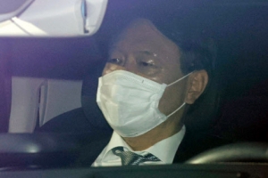 [포토] 굳은 표정으로 출근하는 윤석열 검찰총장