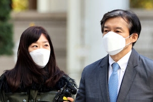 모든 질문 답변 조국 “참여정부 차원 ‘구명 운동’ 보고받아”