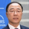 홍남기 “대주주 논란 책임” 사의… 文대통령, 즉각 반려… 민주 당혹