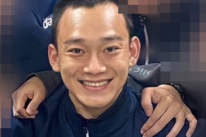 엑소 첸, 훈련소 사진 화제... 짧은 머리에 환한 미소[EN스타]