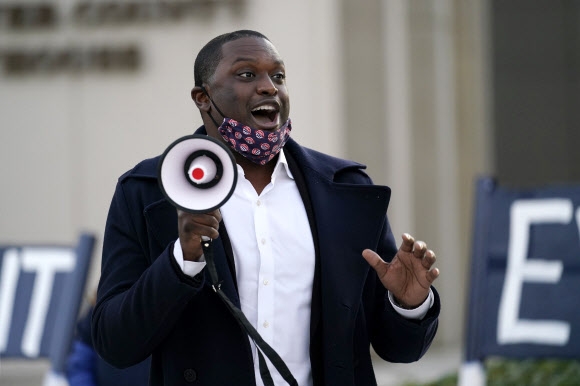 미국 뉴욕주에서 하원의원에 당선된 흑인 동성애자 몬데어 존스. AP 연합뉴스
