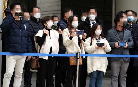 김경수 지사 응원하는 지지자들