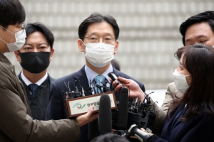 ‘댓글조작’ 김경수 2심도 징역 2년·선거법 무죄, 법정구속은 피해(종합)
