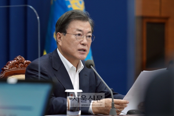 문재인 대통령이 9일 청와대 여민관에서 열린 수석 보좌관회의에서 모두발언을 하고 있다. 2020. 11. 9. 도준석 기자pado@seoul.co.kr
