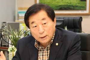 “국외연수비 삭감, 위기 속 당연한 결정”