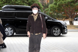 검찰 특활비 공방  “추미애 허위주장”vs“자료 전혀 안 나와”