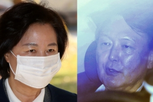 추미애 “휴대전화 비번 숨김 제재” 진중권 “고문 합법화하라”