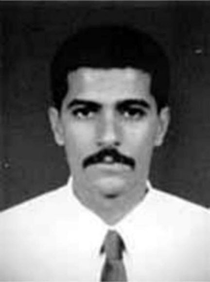 석달 전인 지난 8월 7일(이하 현지시간) 이란 수도 테헤란 거리에서 미국의 의뢰를 받은 이스라엘 공작원들에 의해 사살된 것으로 13일 미국 일간 뉴욕 타임스가 보도한 알카에다 창립 멤버이며 얼마 전까지 2인자였던 아부 무함마드 알마스리(본명 압둘라 아흐마드 압둘라)가 1998년 미국 연방수사국(FBI)에 지명수배됐을 때의 포스터 사진. EPA 자료사진 연합뉴스 