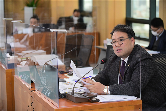 2020년 서울주택도시공사 행정사무감사에서 질의중인 이성배 시의원