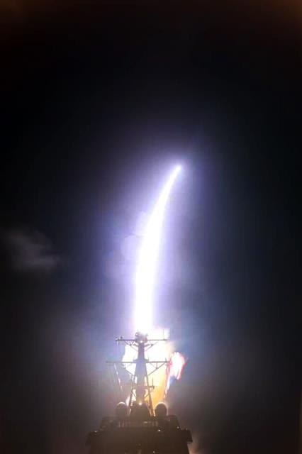 미 해군이 17일(현지시간) 태평양 마셜군도에 있는 로널드 레이건 탄도미사일 방어시험장에서 모의 대륙간탄도미사일(ICBM)을 발사하고 있다. 미 미사일방어청 홈페이지·뉴스1
