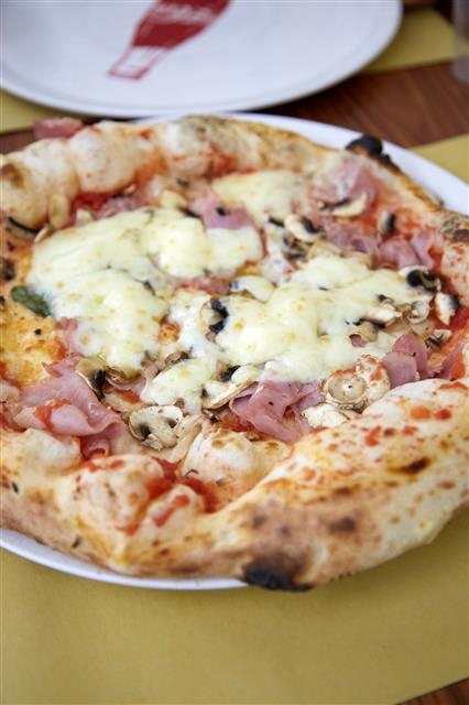 이탈리아에서도 피자로 손꼽히는 나폴리에서 유명한 피제리아인 ‘소르빌로’의 피자.