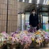 “장관실 꽃길” 추미애, 응원 화환 공개…진중권 “윤석열 질투하나”