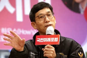 이낙연 사과에 조국 소환 진중권 “파리가 빌면 때려잡아야”