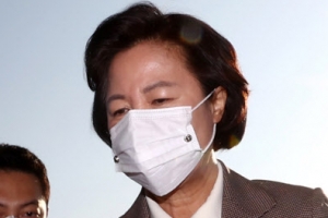 [포토] ‘출근하는’ 추미애 법무부 장관