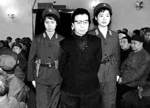 체포되는 ‘마오쩌둥의 아내’ 강청(장칭)