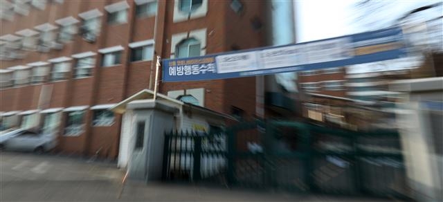 ‘군산시 코로나19 확진자 급증에 사회적 거리두기 2단계 격상’