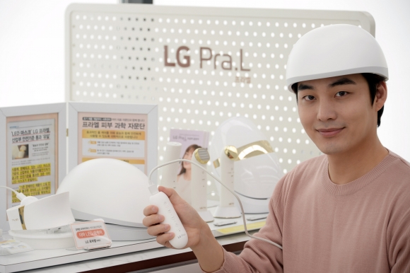 LG전자의 탈모 치료용 의료 기기인 ‘LG 프라엘 메디헤어’ LG전자 제공