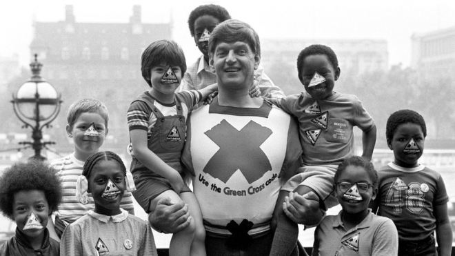 데이브 프라우즈는 다스 베이더 캐릭터보다 1970년대 어린이 도로 안전 교육의 중요성을 아이들에게 알려준 것에 더욱 큰 만족을 느꼈다고 털어놓곤 했다. PA 미디어 자료사진 BBC 홈페이지 캡처 
