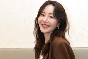 엄지원 “회사서 잘나가는 늦깎이 엄마 ‘사명감’으로 맡았죠”
