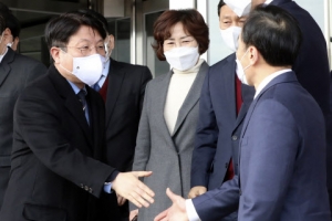 [포토] ‘尹 징계 반발’ 법무부 떠나는 고기영 차관