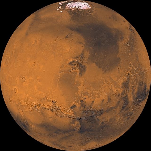 화성은 표면의 토양에 산화철 성분이 많아 붉은색을 띠기 때문에 ‘붉은 행성’이라는 별명으로 불린다. 태양계의 기원을 이해하고 인류의 거주 가능성을 파악하기 위해 많은 우주 선진국들이 화성 탐사에 주목하고 있다.  미국 항공우주국(NASA) 제공