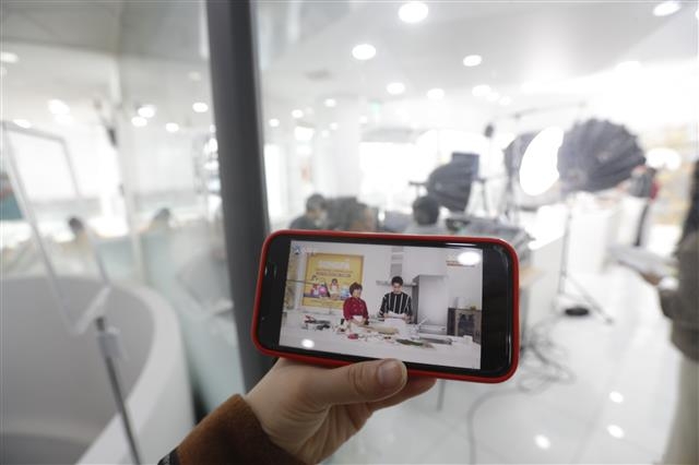 구 공식 유튜브 채널 송파TV를 통해 생중계되는 모습. 송파구 제공