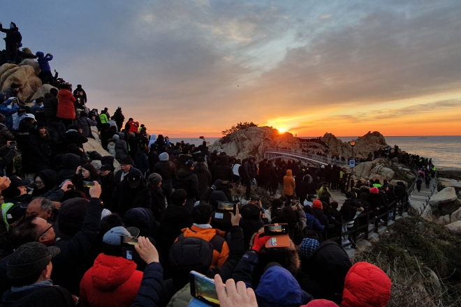 2021년 1월 1일 울산 동구 대왕암공원 해맞이 행사. 2021년 해맞이 행사는 코로나 재확산으로 취소됐다. 울산 동구 제공.