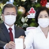 文 “마스크 기부 운동 감명…여러분이 백신”…14개 기부단체에 성금(종합)