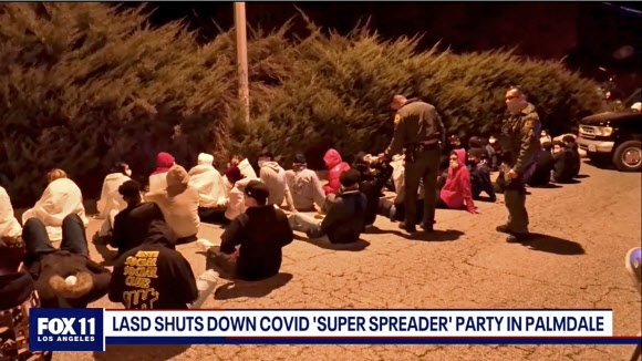 경찰에 체포된 미국 코로나19 ‘슈퍼전파자’ 파티 참가자들