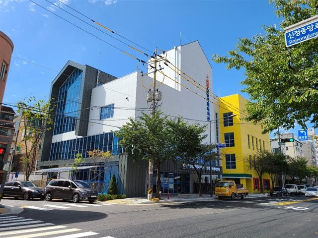 착공 2년 3개월여 만에 완공돼 10일 개관하는 서울 양천구 신정종합사회복지관. 양천구 제공