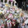 윤석열 징계위…추장관 응원 꽃은 건물앞, 윤총장 화환은 도로가