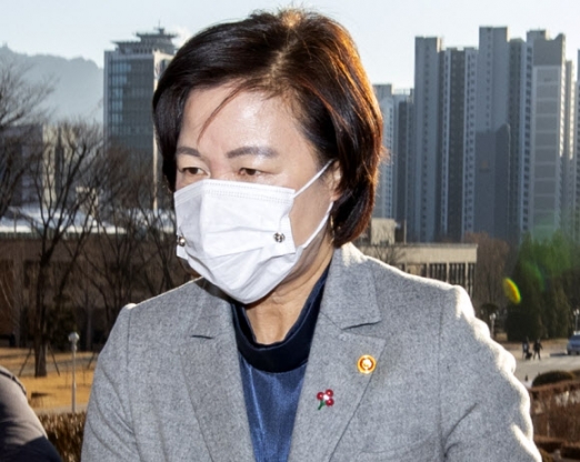 [포토] ‘윤석열 징계’ D-1… 굳은 표정의 추미애 장관