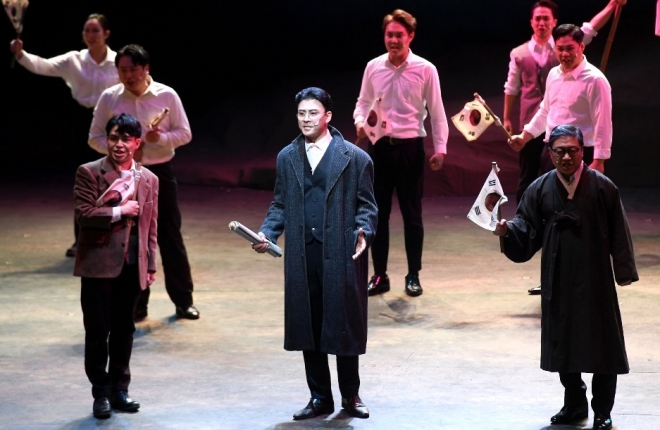 해공 신익희 선생의 일대기를 뮤지컬로 만든 뮤지컬 ‘해공’이 지난 11일과 12일 광주시 남한산성아트홀에서 성황리에 펼쳐졌다. 사진은 뮤지컬 해공의 한 장면. 광주시 제공 