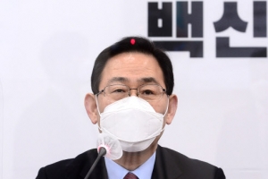 주호영 “코로나19 의료진 부족…의사국시 다시 치러야”