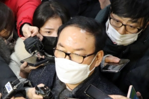 윤석열 검찰총장에 정직 2개월, 17시간여 심문 토론 끝에