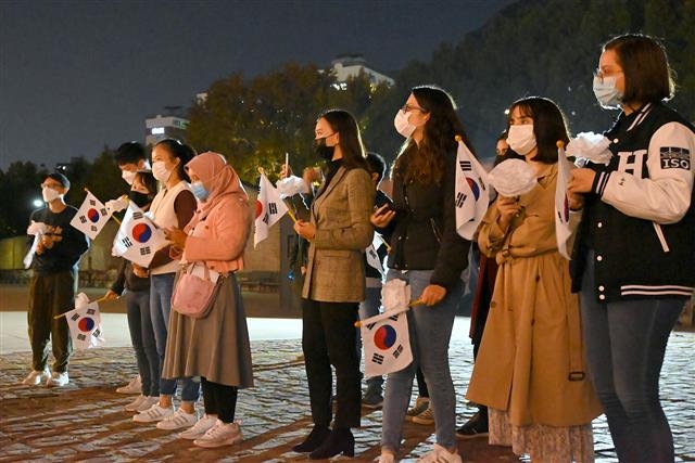 서울 서대문구의 ‘독립의 별, 서대문에서 세계로’ 프로그램에 참가한 외국인들. 서대문구 제공