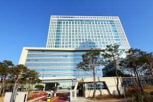 ‘박사방’ 성착취물 유포 전직 승려 징역 6년 선고